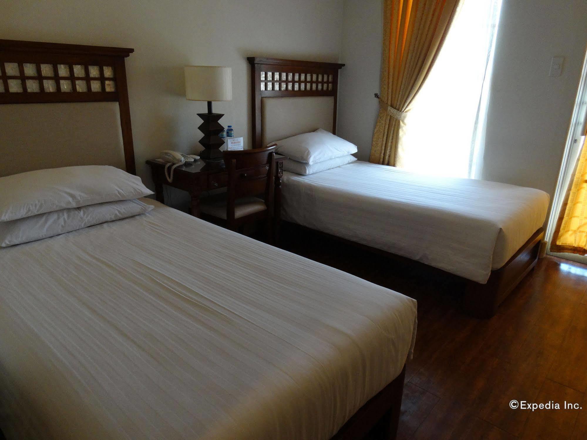 Hotel Emilia Davao City Екстериор снимка
