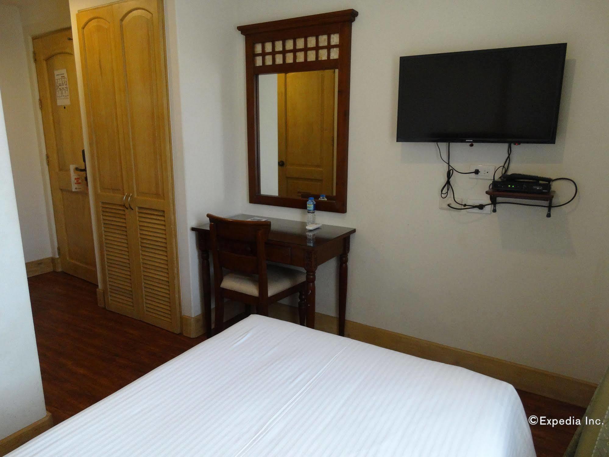 Hotel Emilia Davao City Екстериор снимка