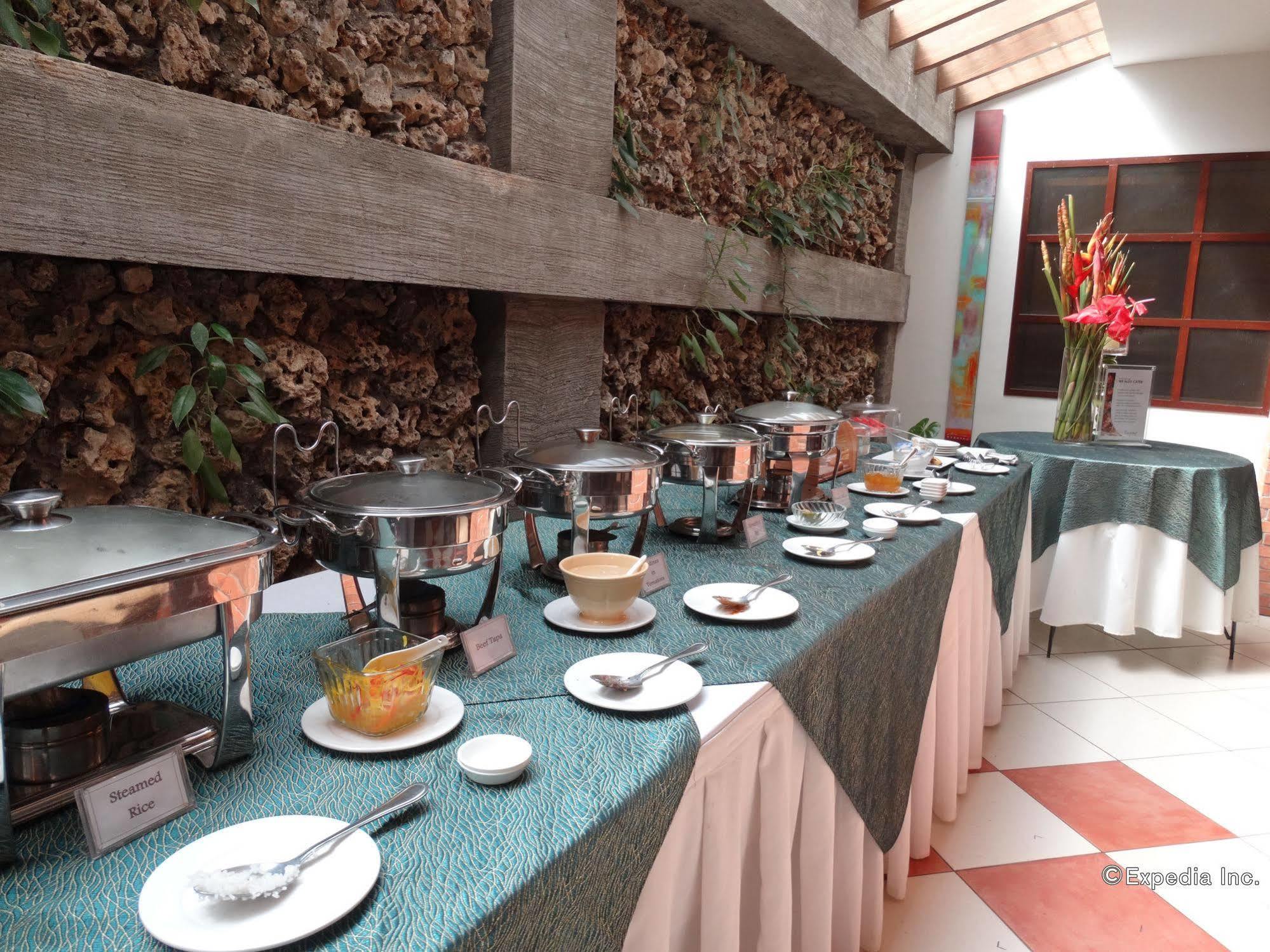 Hotel Emilia Davao City Екстериор снимка