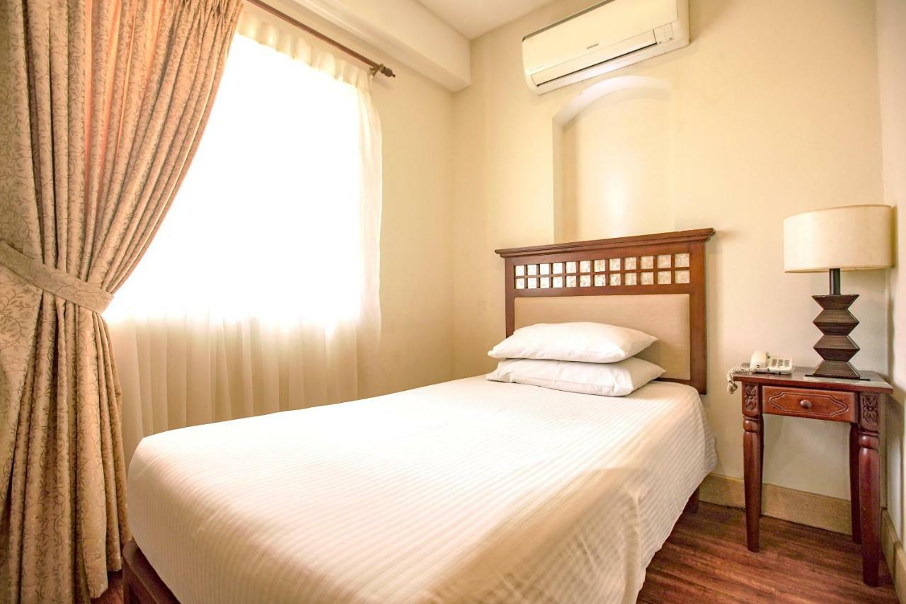 Hotel Emilia Davao City Екстериор снимка
