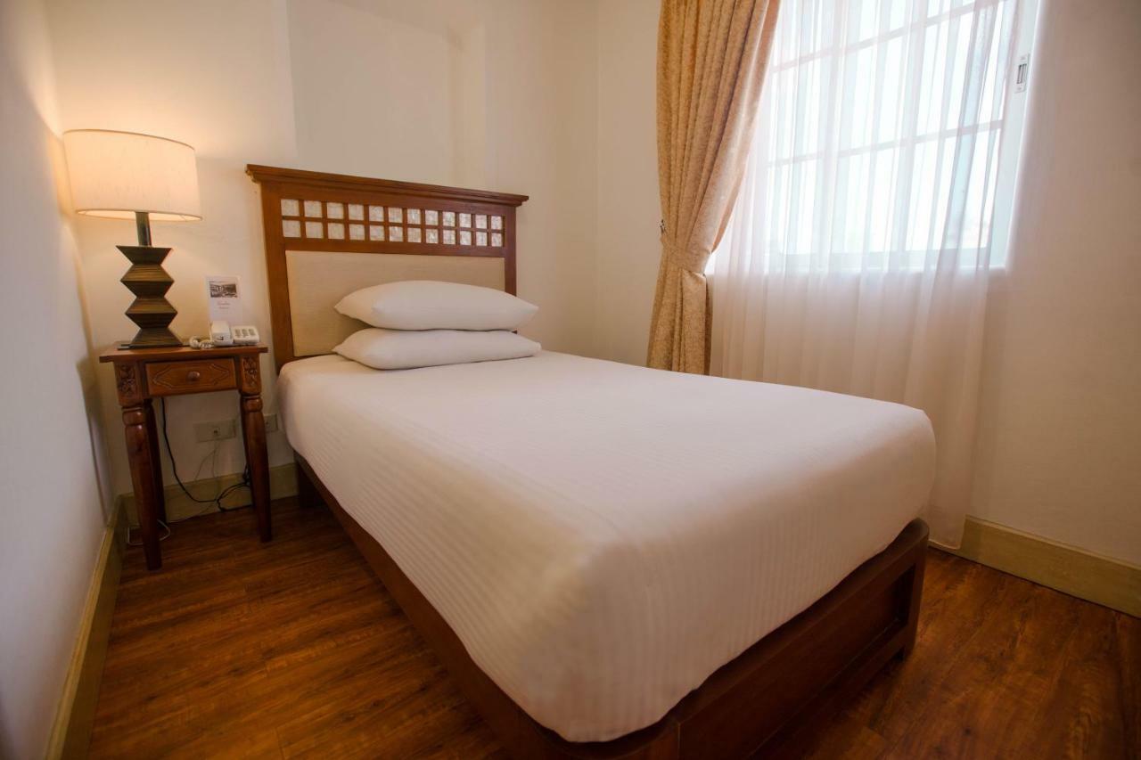 Hotel Emilia Davao City Екстериор снимка