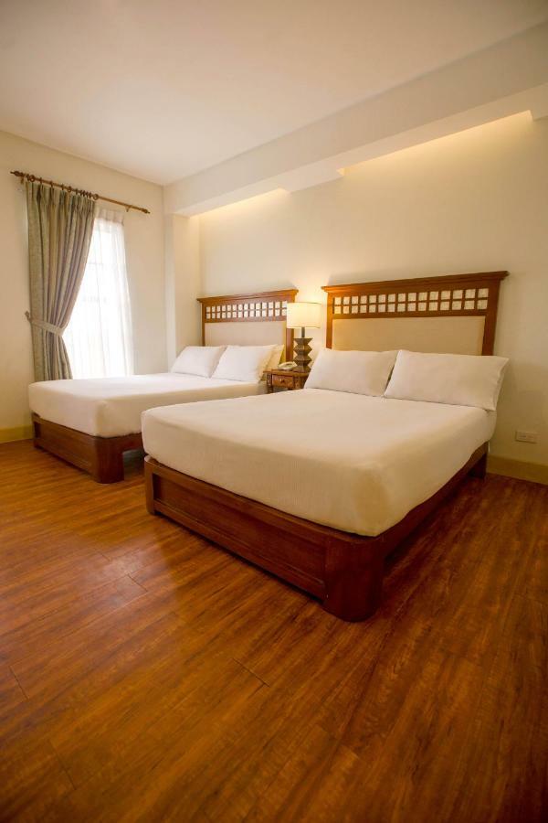 Hotel Emilia Davao City Екстериор снимка