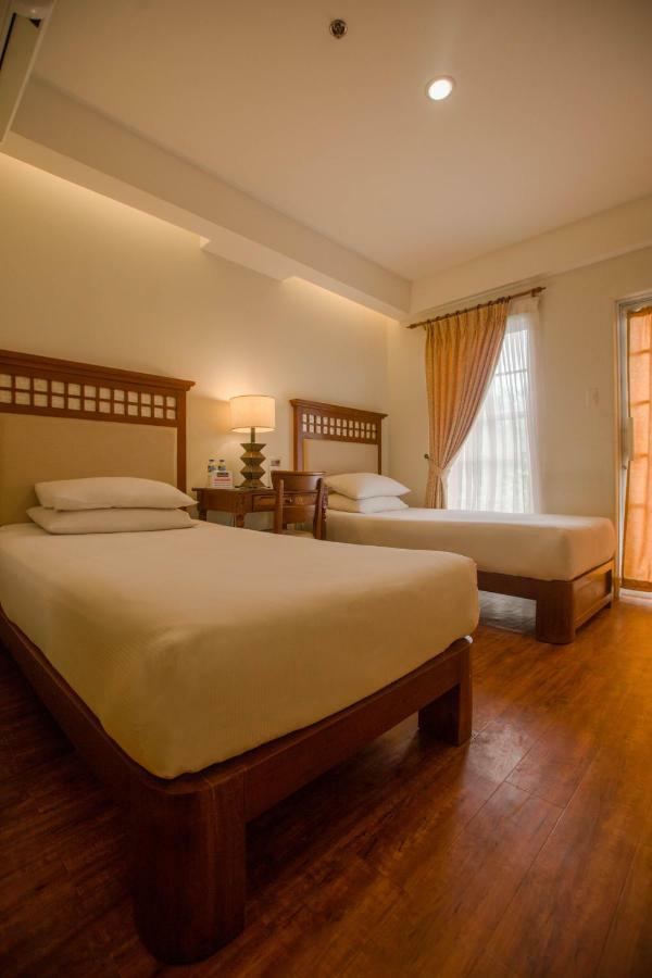 Hotel Emilia Davao City Екстериор снимка