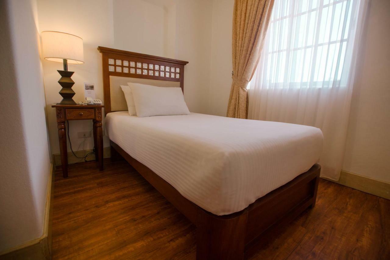 Hotel Emilia Davao City Екстериор снимка