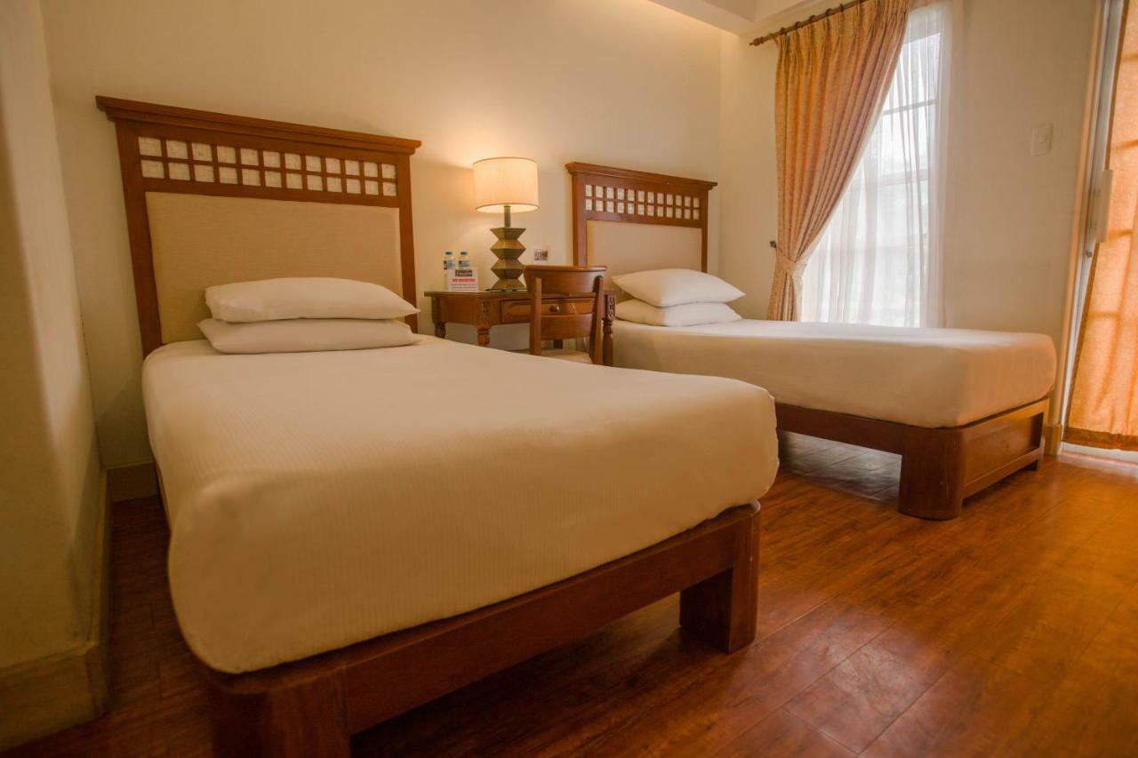 Hotel Emilia Davao City Екстериор снимка